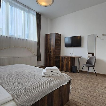 Neva Apartments Făgăraş Esterno foto