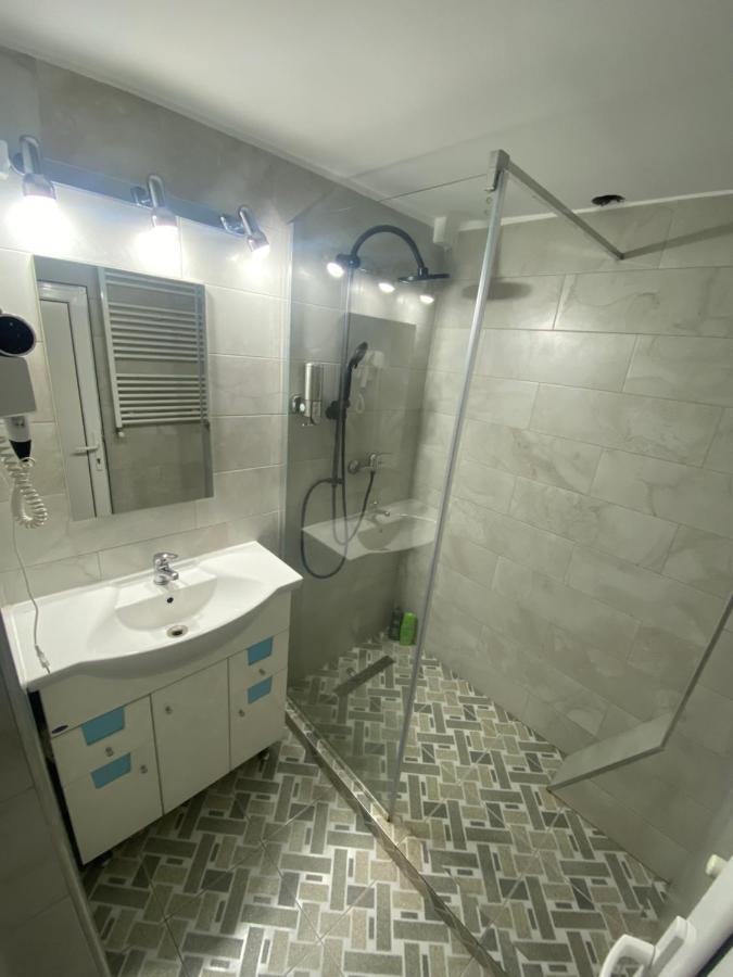 Neva Apartments Făgăraş Esterno foto
